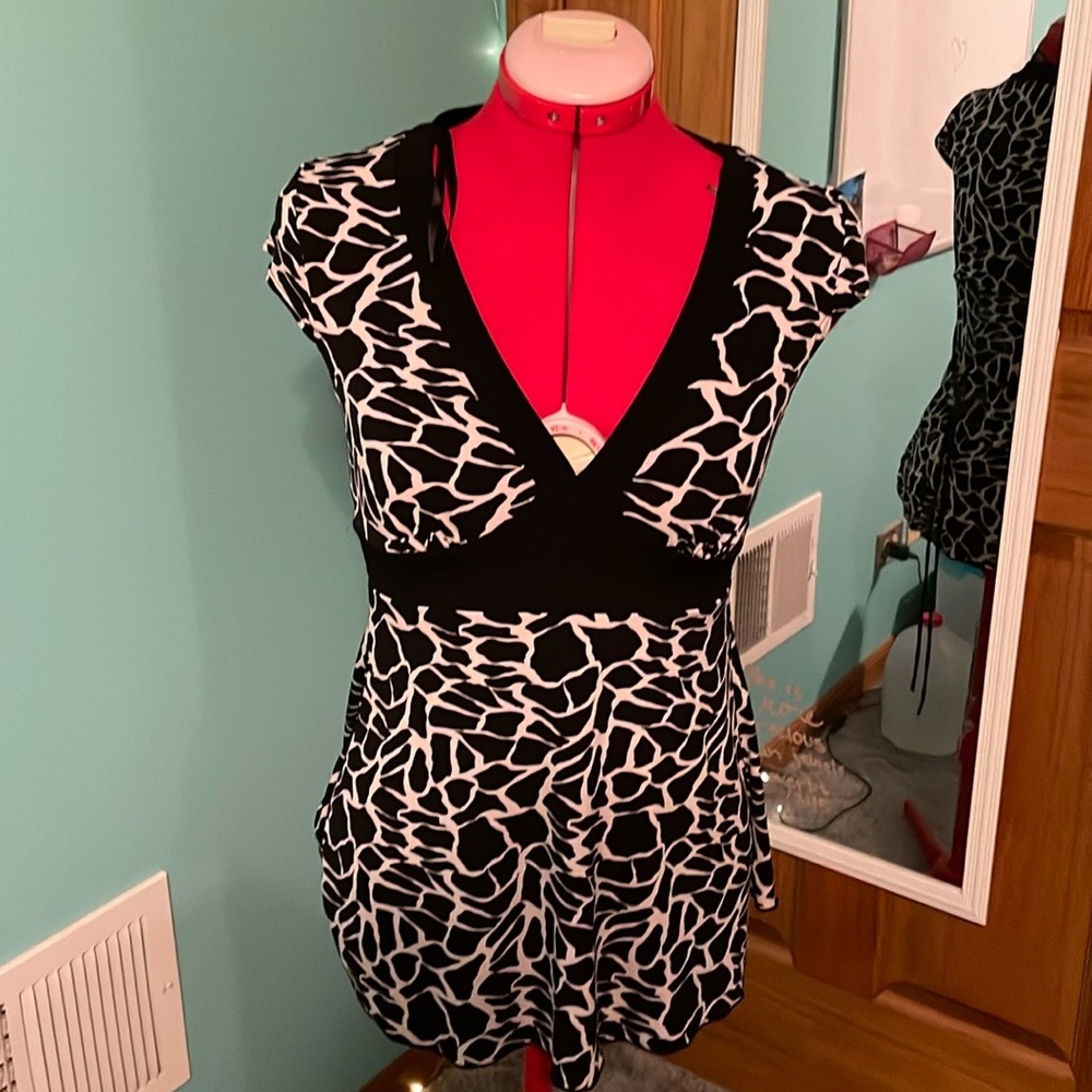 A. Byer Black/White Shirt, Size Small